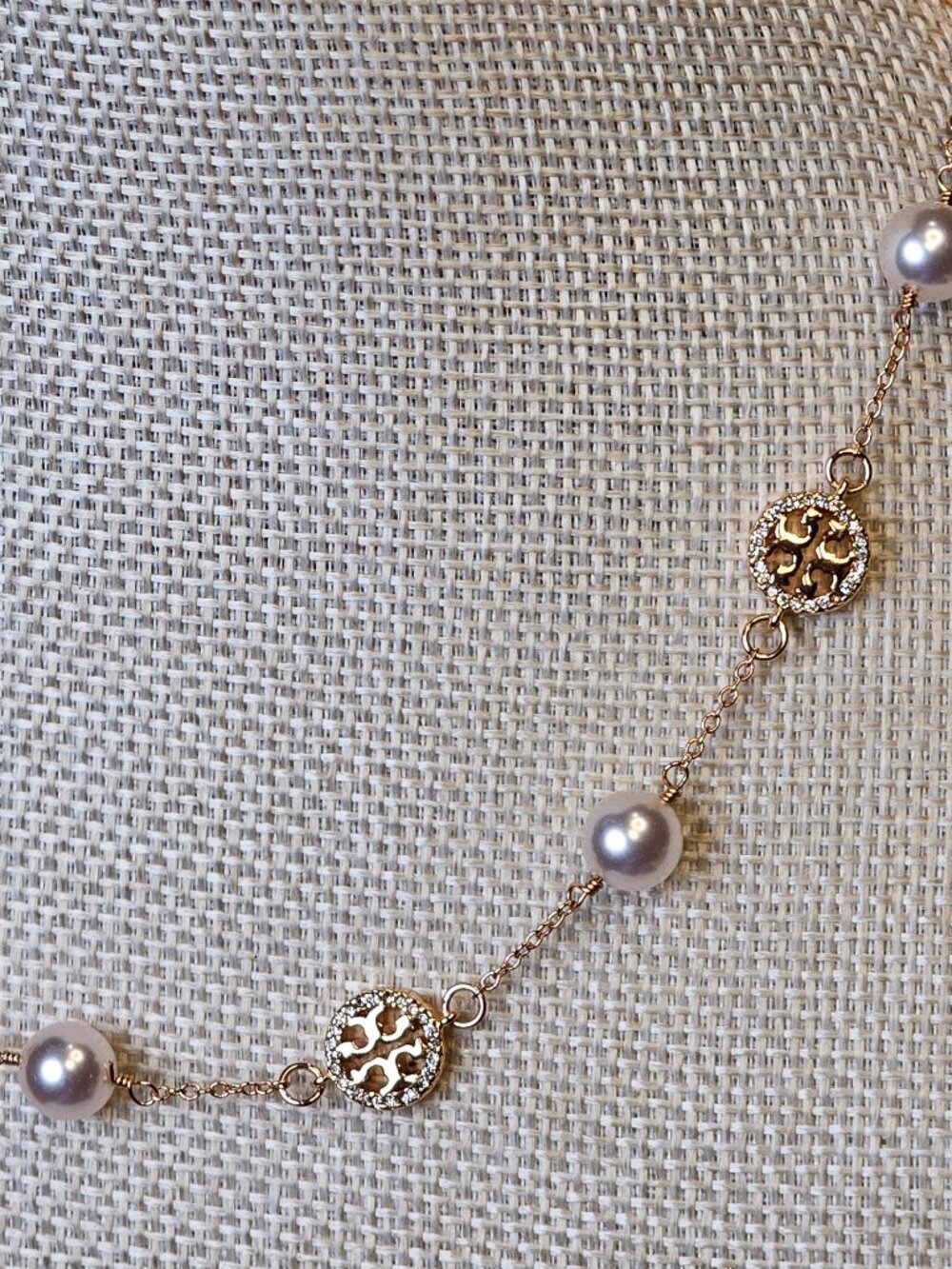 Tory Burch Icon Swarovski Crystal Pave & Pearl station necklace new 16" - Picture 7 of 8